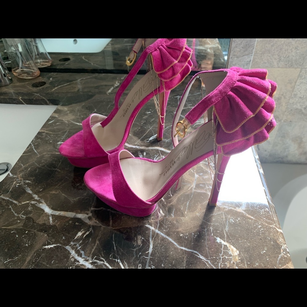 Shoes—LeSilla- In great condition ! Worn once - True 7.5